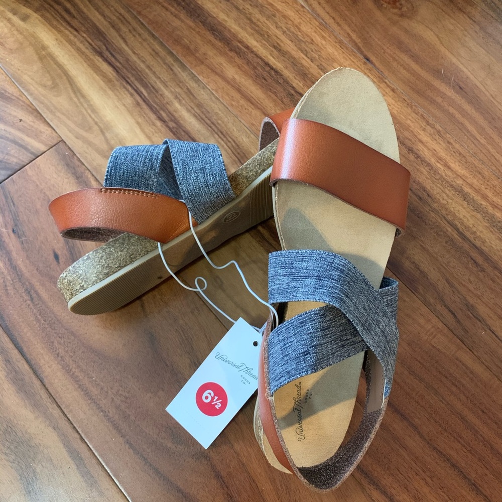 NEW Universal Thread  Kerryn Sandal in Cognac 6.5